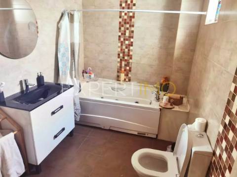 Apartamento T3, com 3 lugares de parqueamento a 10 minutos Lisboa