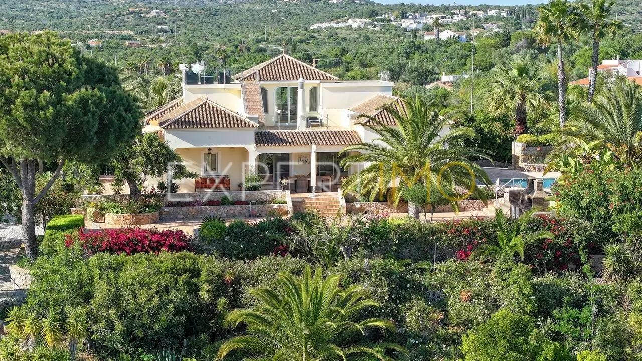 Quinta charmosa com vistas panorâmicas serra e mar