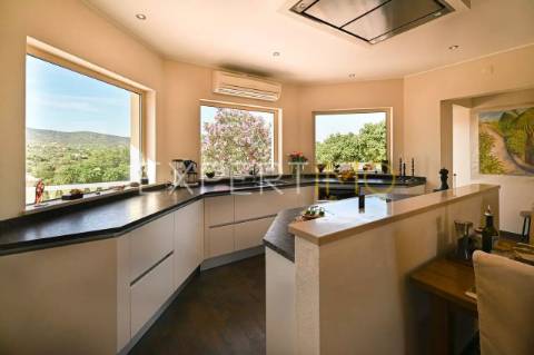 Quinta charmosa com vistas panorâmicas serra e mar