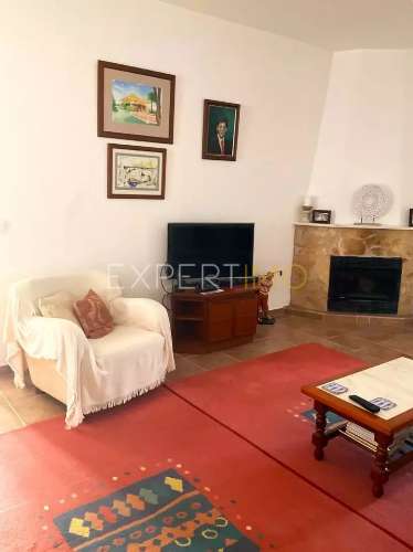 Casa tradicional com piscinas e vistas fantásticas