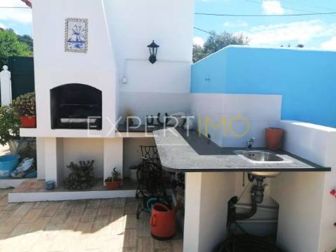 Casa tradicional com piscinas e vistas fantásticas