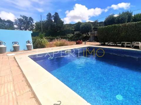 Casa tradicional com piscinas e vistas fantásticas