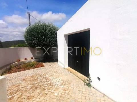 Casa tradicional com piscinas e vistas fantásticas