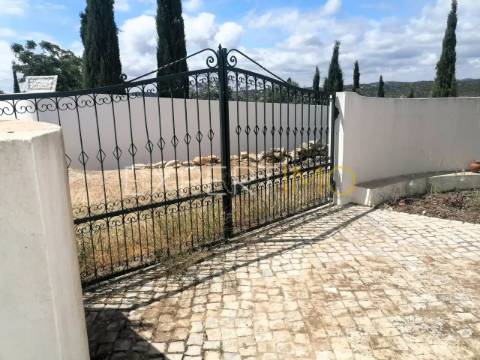Casa tradicional com piscinas e vistas fantásticas
