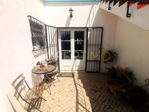 Casa tradicional com piscinas e vistas fantásticas