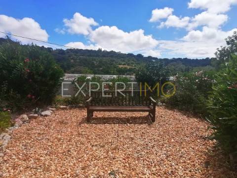 Casa tradicional com piscinas e vistas fantásticas