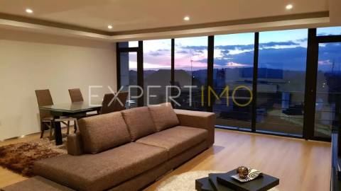 Apartamento T3 T em prédio construção moderna, com elevador, garagem, ar condiconado