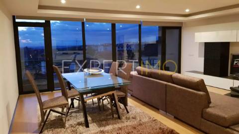 Apartamento T3 T em prédio construção moderna, com elevador, garagem, ar condiconado