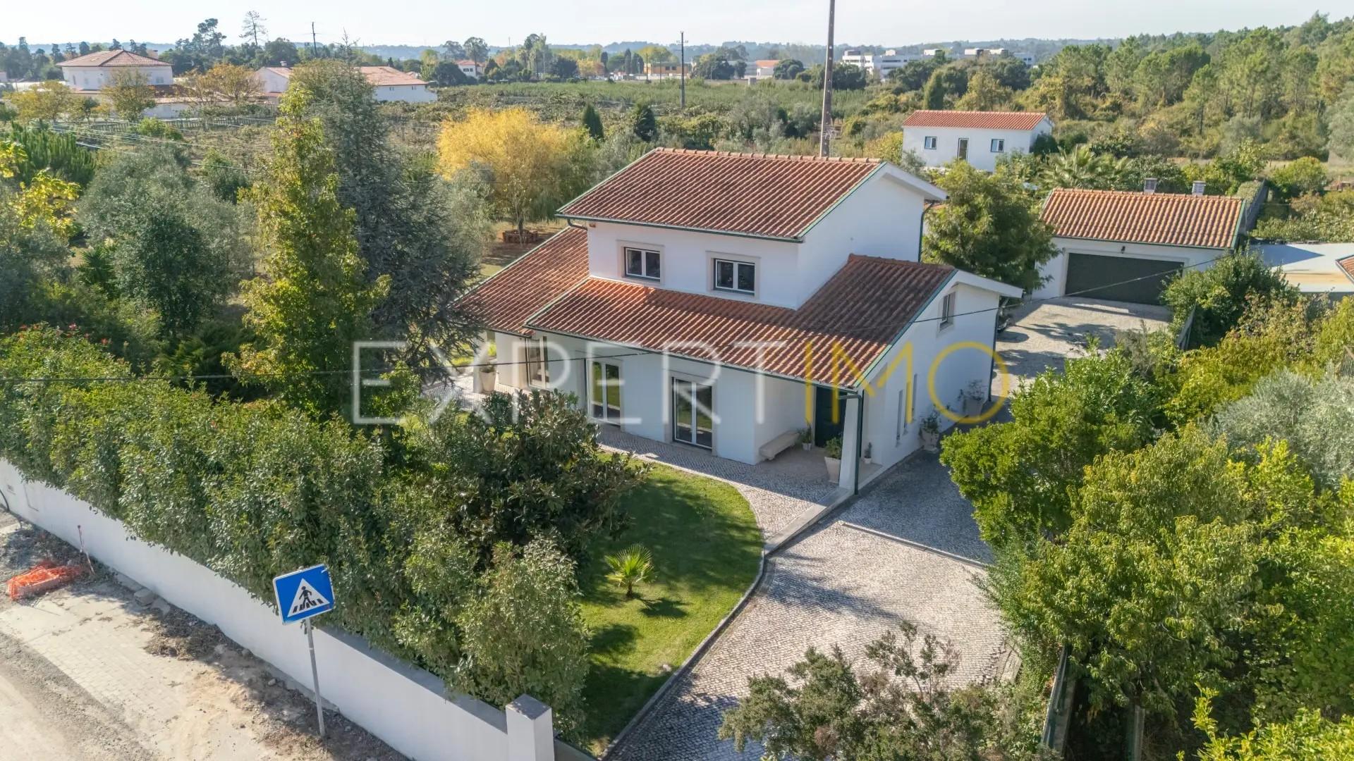 Moradia T5 c/ 500M2 1445m2 terreno, piscina, jardim na Mealhada