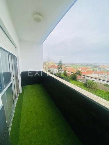 Apartamento T2 Remodelado em Casais da Marmeleira, Carregado