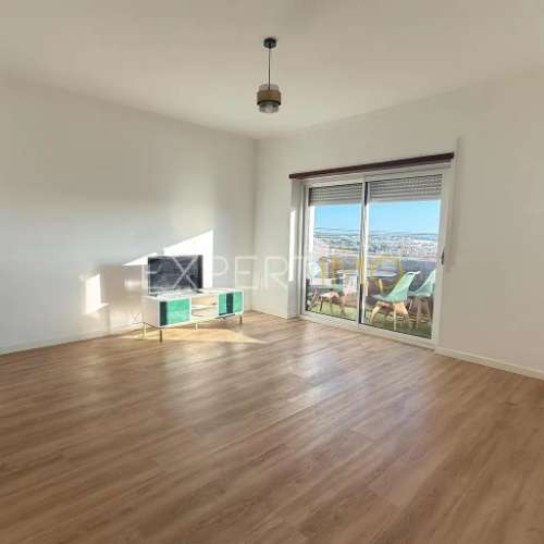 Apartamento T2 Remodelado em Casais da Marmeleira, Carregado