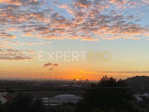 Apartamento T2 Remodelado em Casais da Marmeleira, Carregado