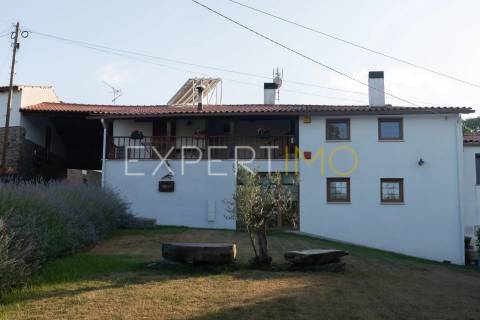 Casa de Aldeia Renovada com Potencial para Turismo de Habitação – Trás-os-Montes