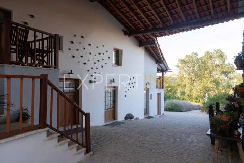 Casa de Aldeia Renovada com Potencial para Turismo de Habitação – Trás-os-Montes