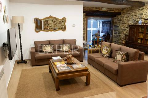 Casa de Aldeia Renovada com Potencial para Turismo de Habitação – Trás-os-Montes