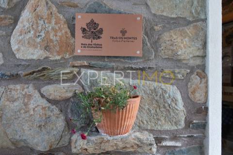 Casa de Aldeia Renovada com Potencial para Turismo de Habitação – Trás-os-Montes