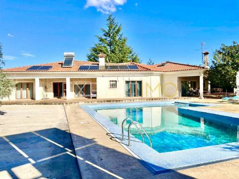 Moradia T4 com Piscina no Centro de Portugal, a 45 km das Praias