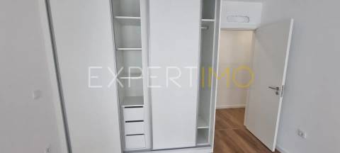Apartamento T2, Novo, com varanda e garagem dupla