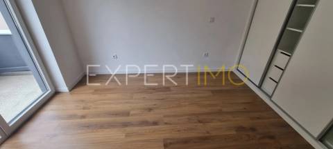 Apartamento T2, Novo, com varanda e garagem dupla