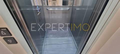 Apartamento T2, Novo, com varanda e garagem dupla