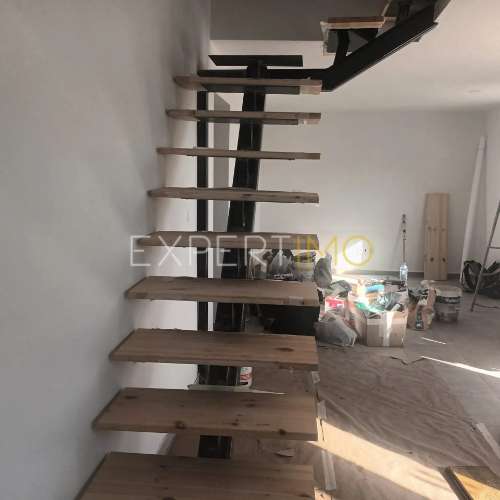 Moradia T2 em Aires ao Pé da Estação de comboios de Pamela