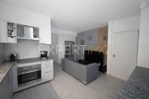 Apartamento T2 remodelado em Carregado