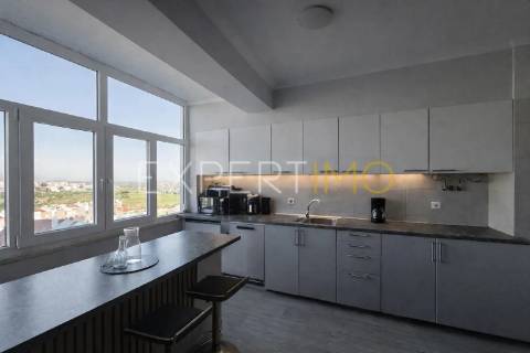 Apartamento T2 remodelado em Carregado