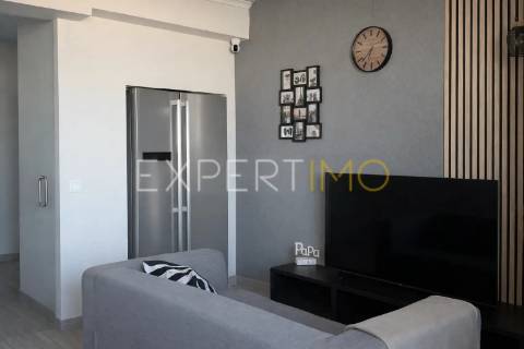 Apartamento T2 remodelado em Carregado