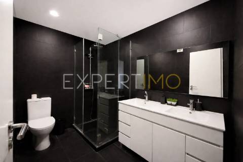 Apartamento T2 remodelado em Carregado