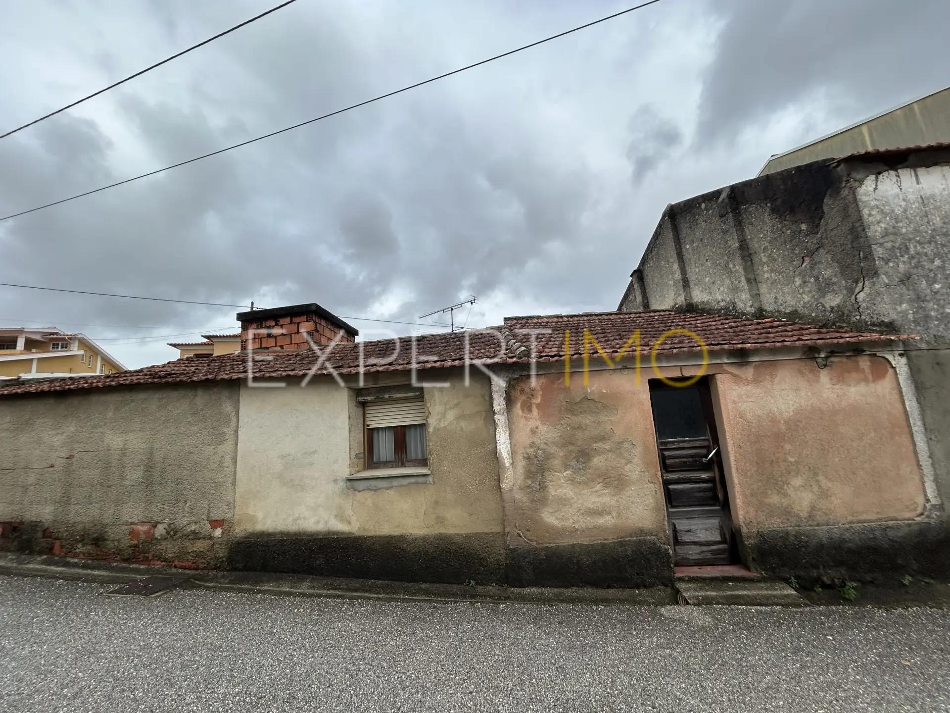 Moradia para recuperar na Vimieira (Mealhada)