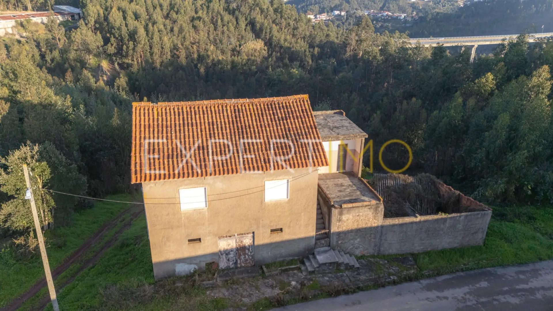 Moradia isolada com terreno e poço em Anaguéis (Almalaguês, Coimbra)