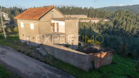 Moradia isolada com terreno e poço em Anaguéis (Almalaguês, Coimbra)