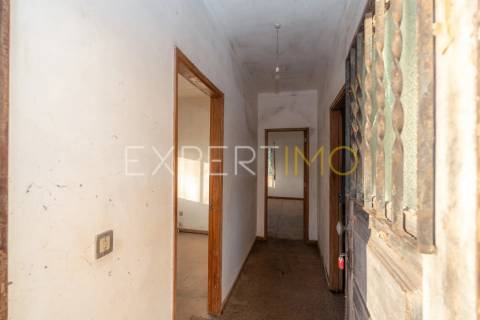 Moradia isolada com terreno e poço em Anaguéis (Almalaguês, Coimbra)