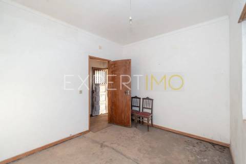 Moradia isolada com terreno e poço em Anaguéis (Almalaguês, Coimbra)