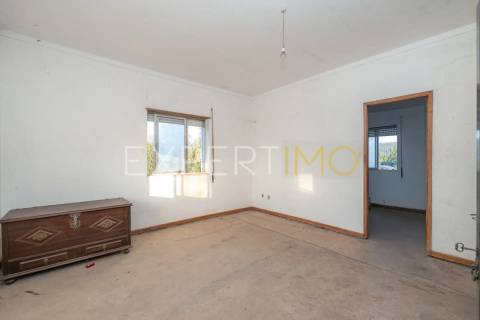 Moradia isolada com terreno e poço em Anaguéis (Almalaguês, Coimbra)