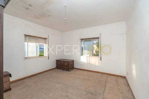 Moradia isolada com terreno e poço em Anaguéis (Almalaguês, Coimbra)