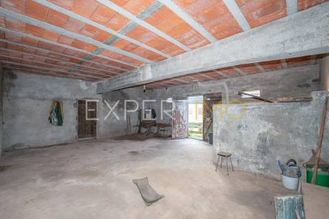 Moradia isolada com terreno e poço em Anaguéis (Almalaguês, Coimbra)