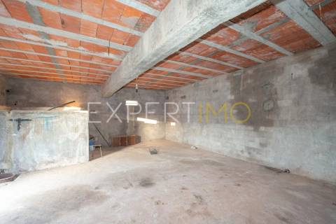 Moradia isolada com terreno e poço em Anaguéis (Almalaguês, Coimbra)