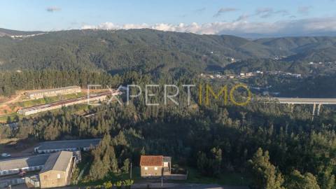 Moradia isolada com terreno e poço em Anaguéis (Almalaguês, Coimbra)