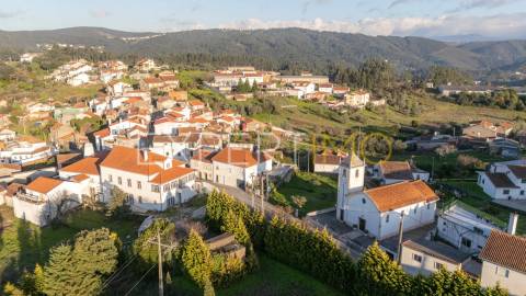 Moradia isolada com terreno e poço em Anaguéis (Almalaguês, Coimbra)