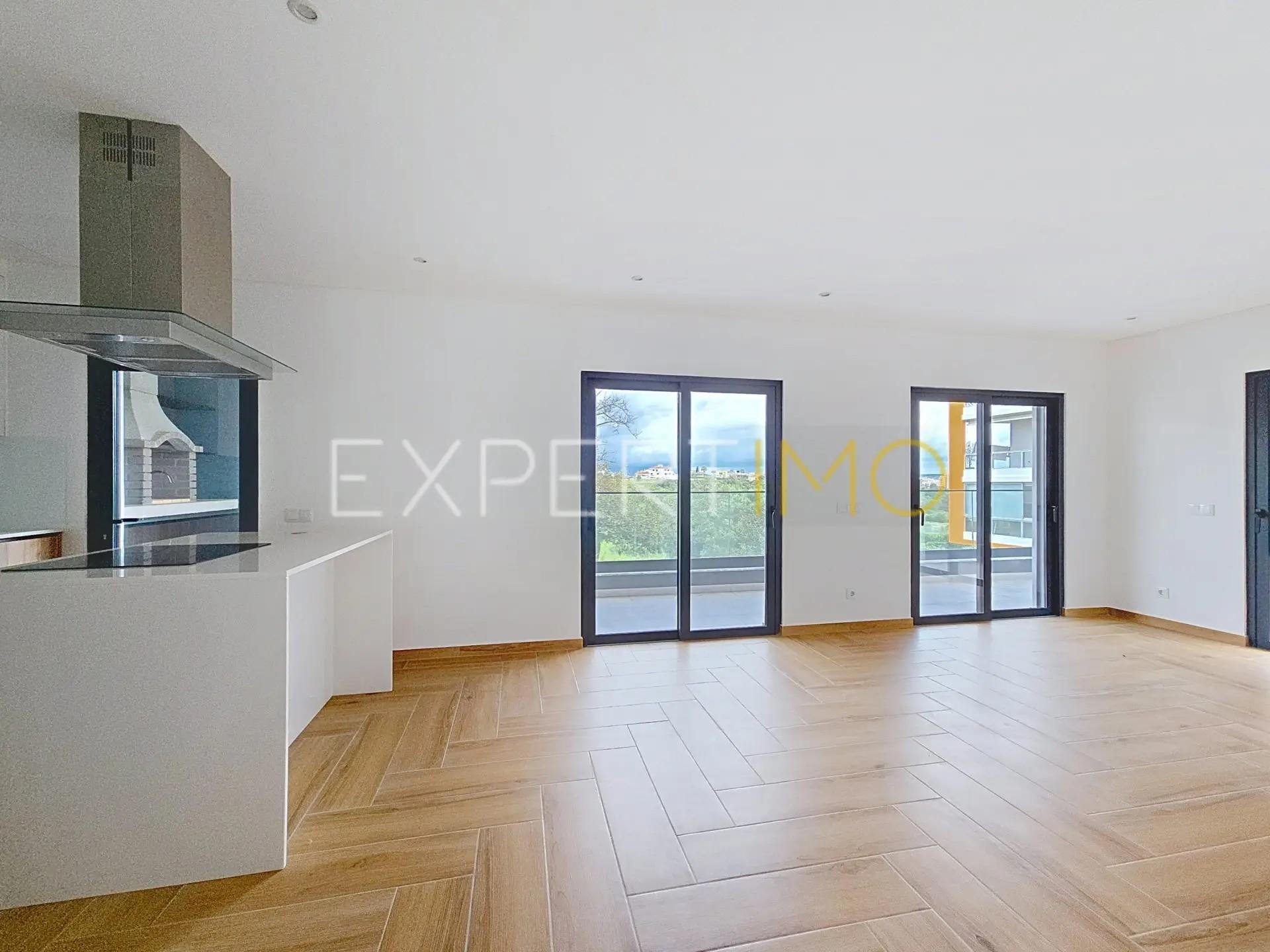 Apartamento T3 NOVO com garagem, arrecadação e piscina