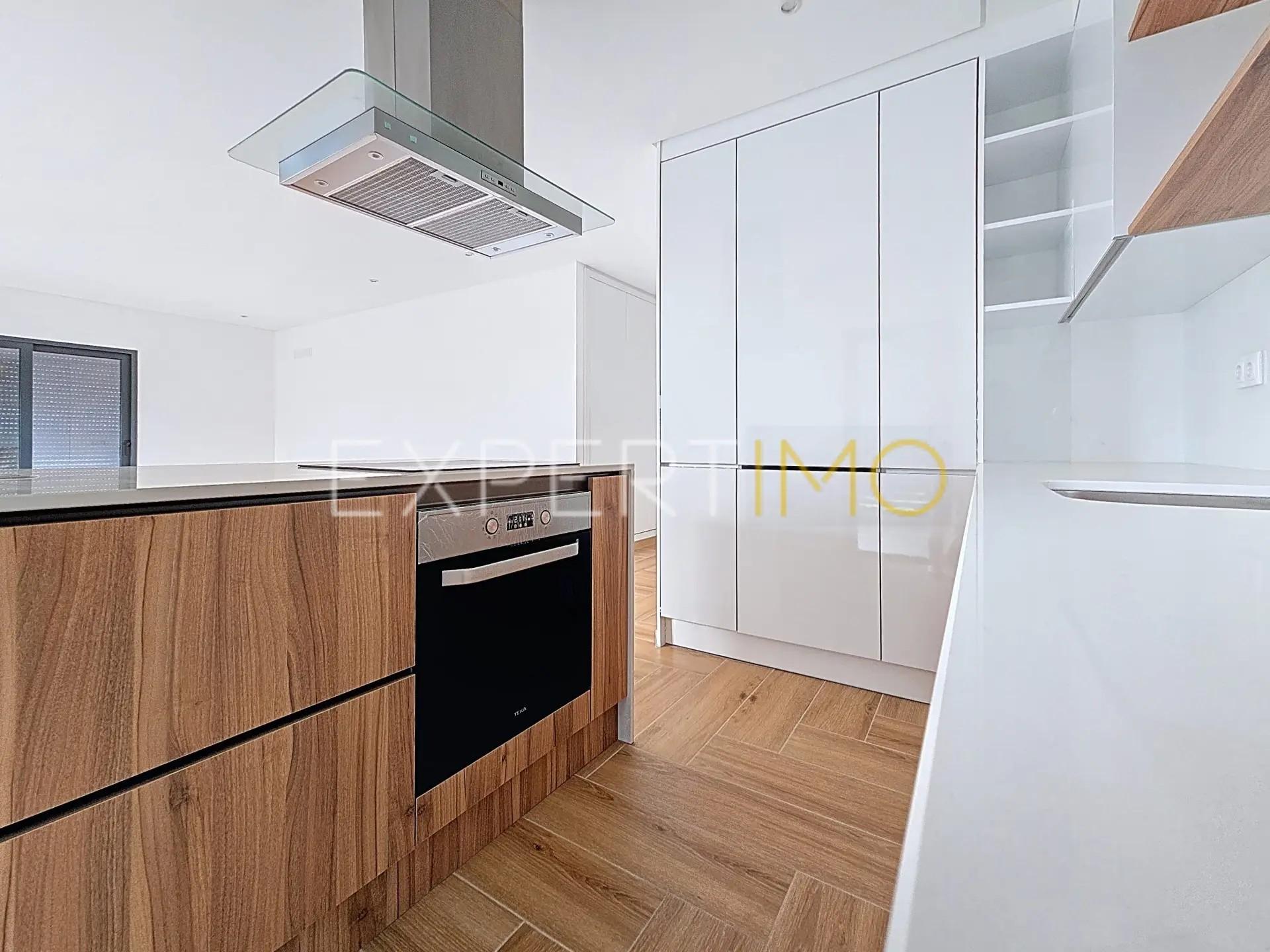 Apartamento T3 NOVO com garagem, arrecadação e piscina