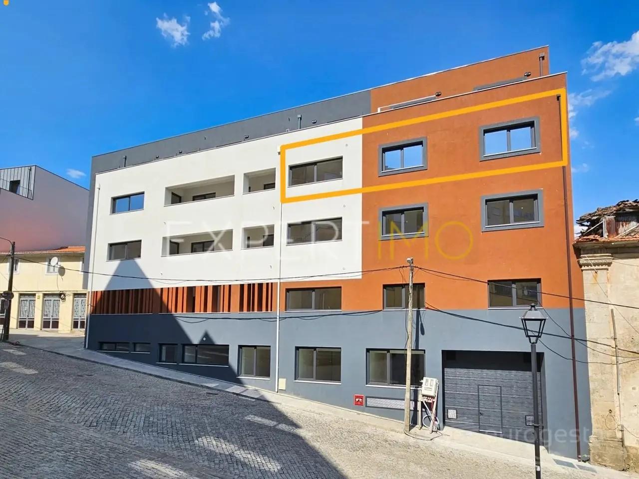 Apartamento T2, Novo, com Suite e garagem dupla (condomínio com piscina)