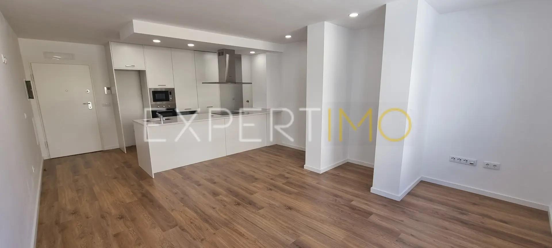 Apartamento T2, Novo, com Suite e garagem dupla (condomínio com piscina)