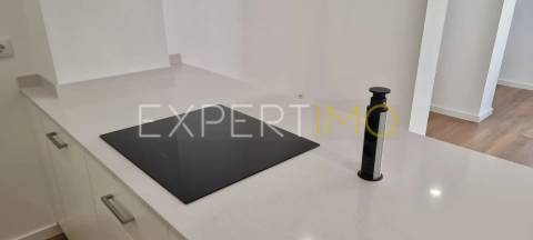 Apartamento T2, Novo, com Suite e garagem dupla (condomínio com piscina)