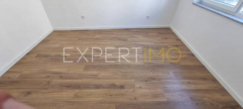 Apartamento T2, Novo, com Suite e garagem dupla (condomínio com piscina)