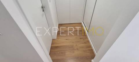 Apartamento T2, Novo, com Suite e garagem dupla (condomínio com piscina)