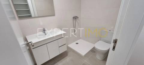 Apartamento T2, Novo, com Suite e garagem dupla (condomínio com piscina)