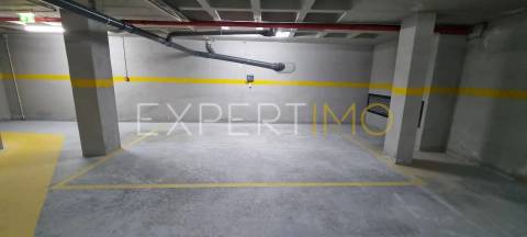 Apartamento T2, Novo, com Suite e garagem dupla (condomínio com piscina)