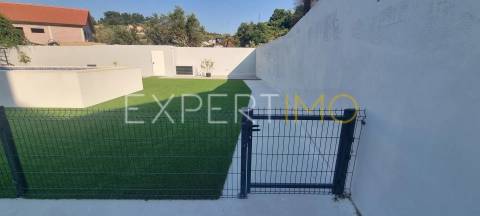 Apartamento T2, Novo, com Suite e garagem dupla (condomínio com piscina)